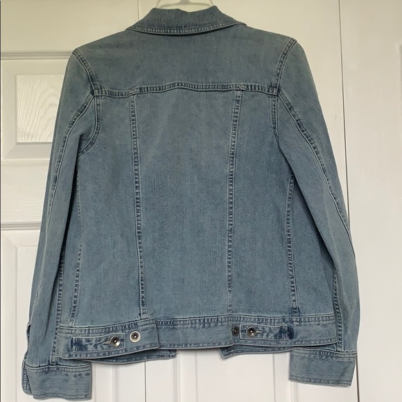 Jean jacket. - Picture 2 of 3